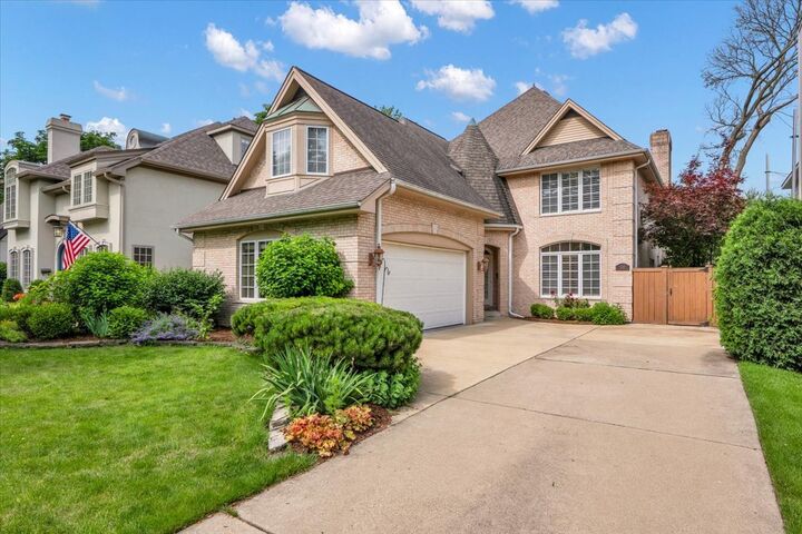 Property Photo:  310 N County Line Road  IL 60521 
