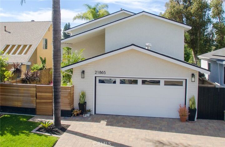 Property Photo:  21865 Jinetes  CA 92691 
