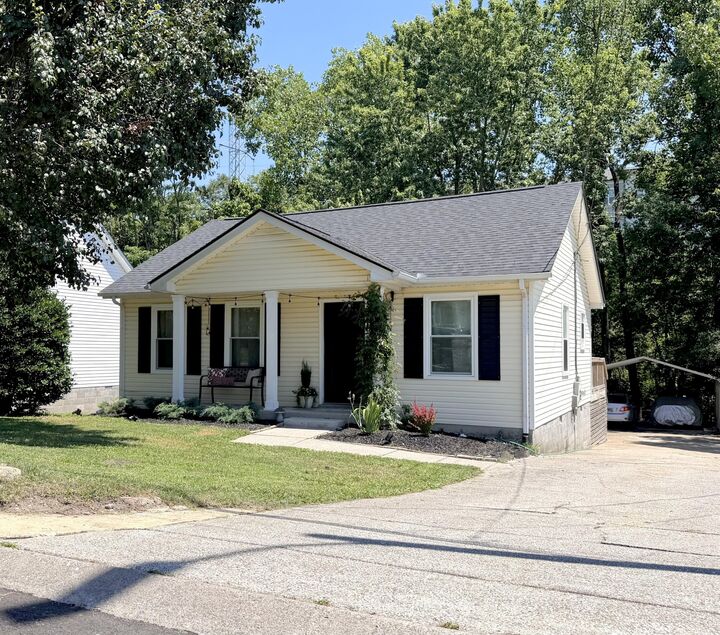 Property Photo:  2525 Slaydon Dr  TN 37207 