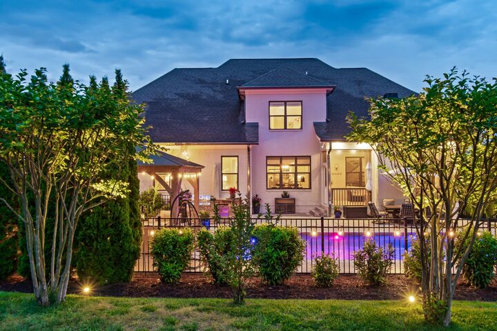Property Photo: 211 Snowden St W TN 37064