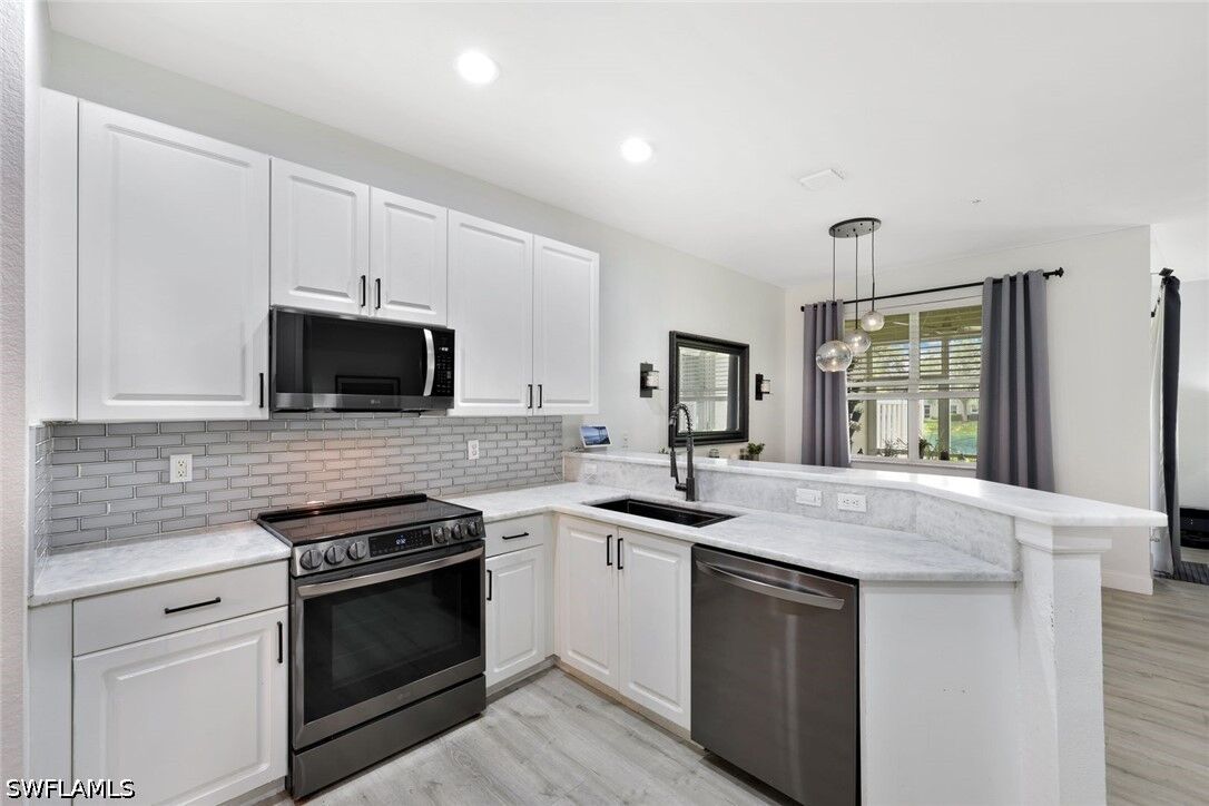 Property Photo:  1430 Mariposa Circle 102  FL 34105 