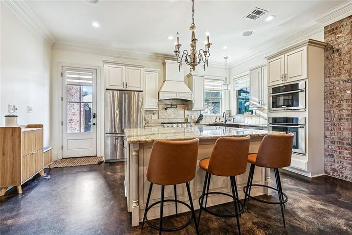 Property Photo:  107 Iris Court  LA 70037 