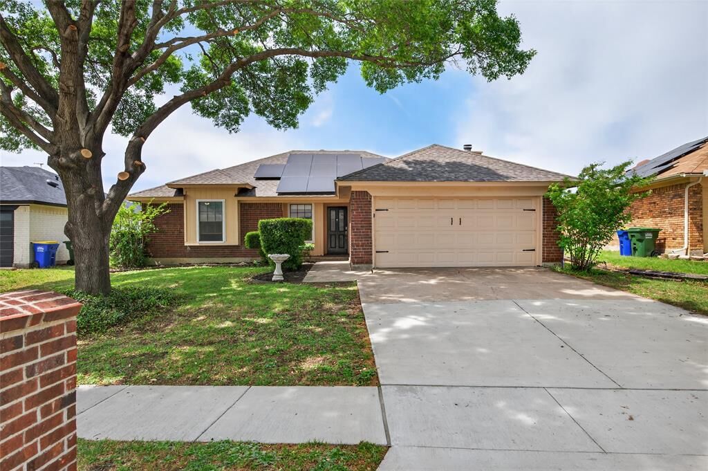 Property Photo: 6637 Whitley Road TX 76148