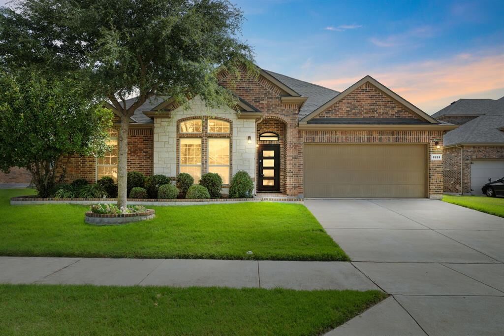 Property Photo: 8928 Jewel Flower Drive TX 76131