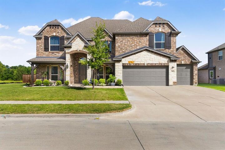 Property Photo:  949 Gold Finch Lane  TX 75126 
