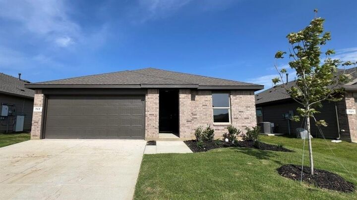 Property Photo: 717 Wildrye Lane TX 76259