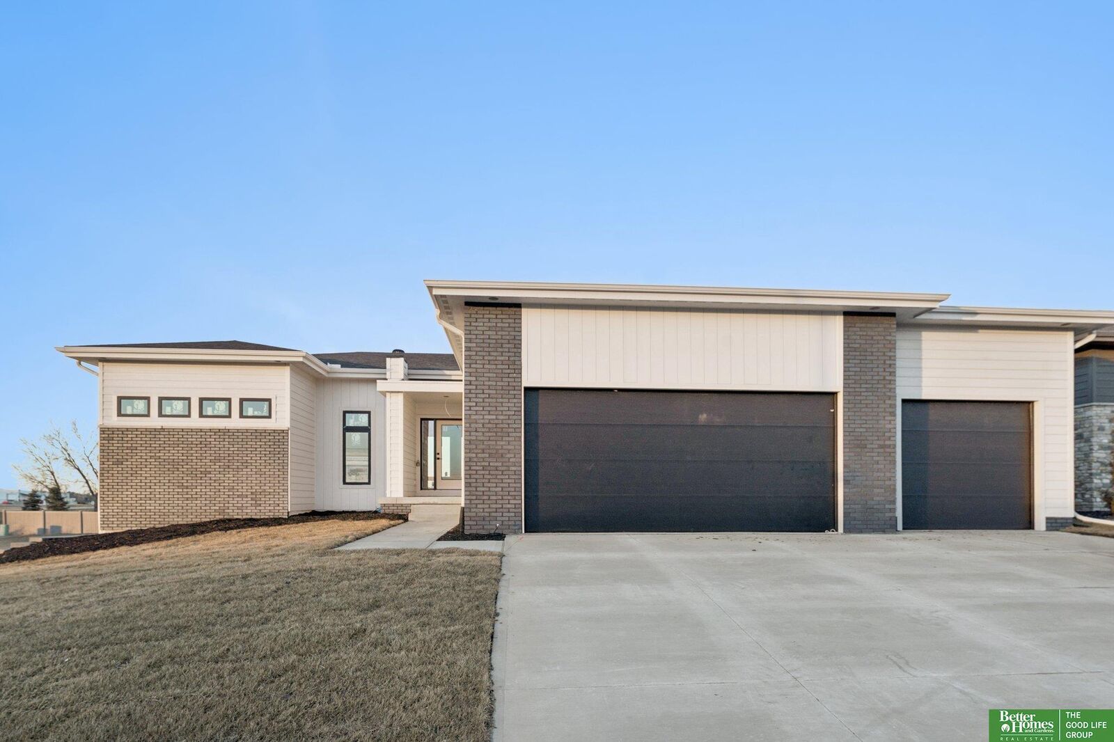 Property Photo:  21126 Atwood Avenue  NE 68022 