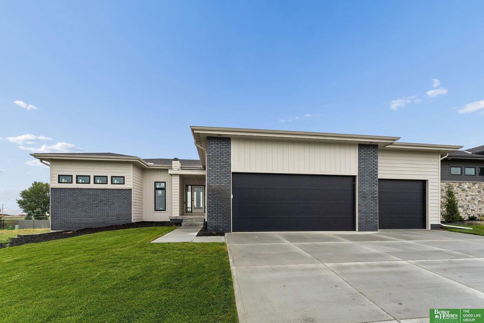 Property Photo:  21126 Atwood Avenue  NE 68022 