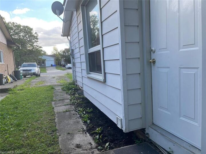 Property Photo:  135 Northgate Drive Bsmt  ON L3C 5Y3 