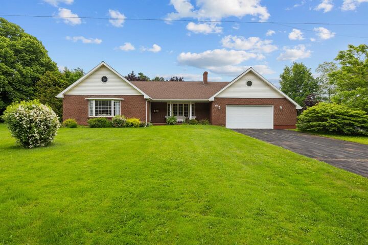 49 Birchwood Heights — photo 1