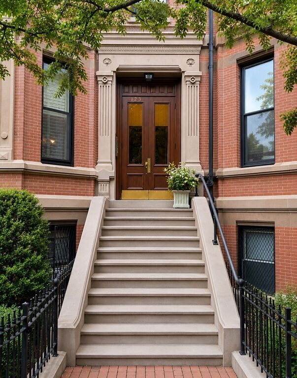 Property Photo: 123 Marlborough St 1B MA 02116