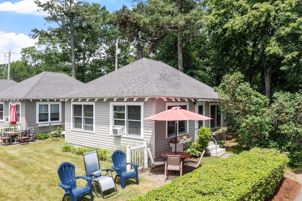Property Photo:  19 Popplestone Ln 19  MA 01966 