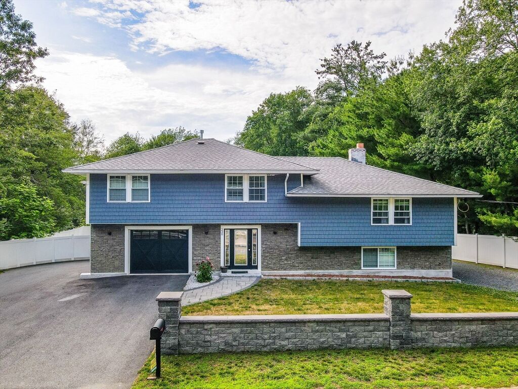 Property Photo:  230 North St  MA 01876 