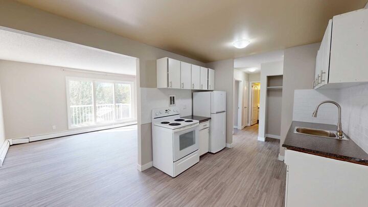 Property Photo:  9807 108 Avenue 307  AB T8V 1N5 