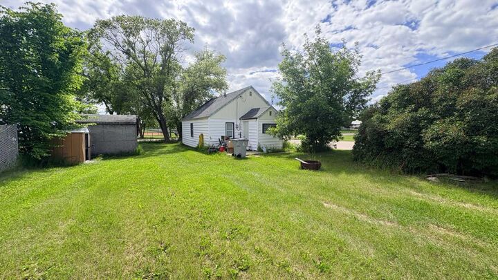 Property Photo: 602 5 Avenue AB T9W 1G2
