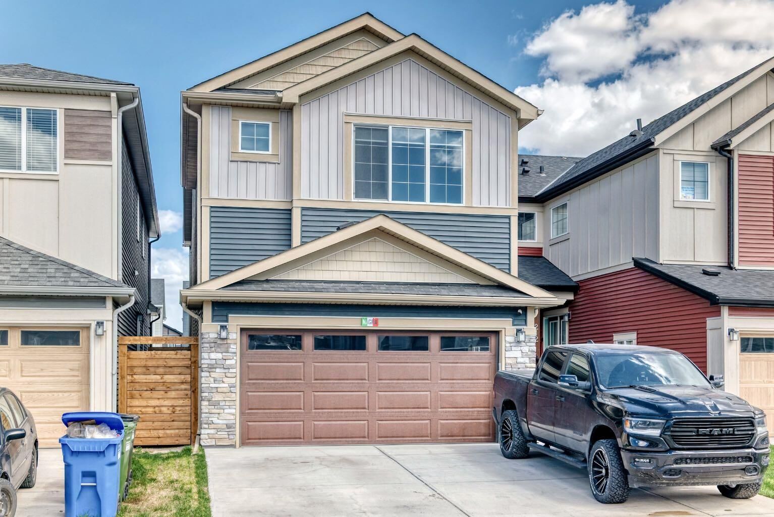 Property Photo: 216 Homestead Grove NE AB T3J 5S1