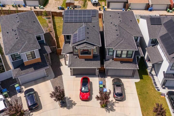 Property Photo: 35 Howse Manor NE AB T3P 0X2
