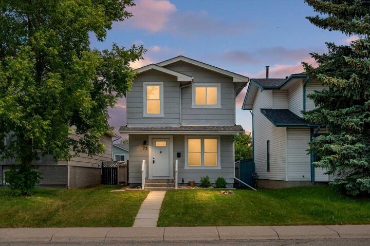 73 Sunvale Crescent SE — photo 1