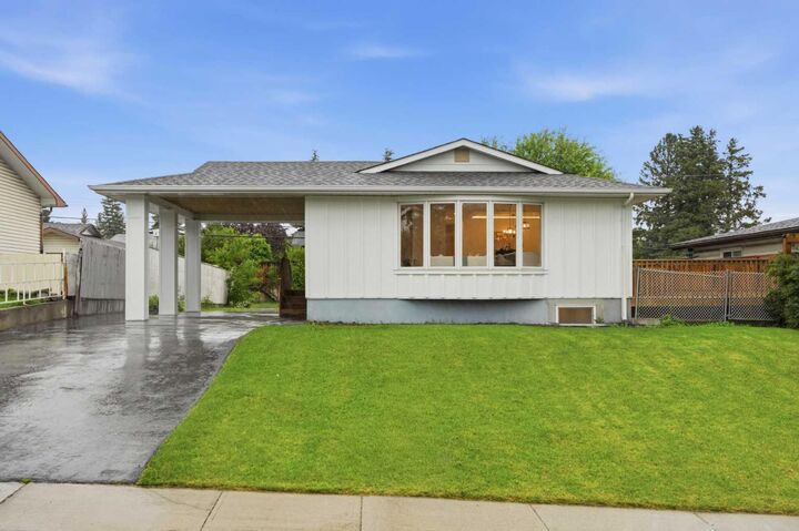 908 Stonehaven Road SW — photo 1
