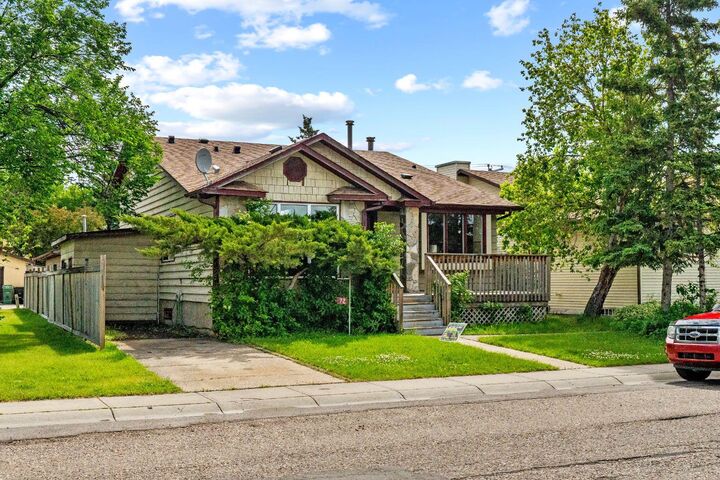 Property Photo: 72 Templeson Way NE AB T1Y 5P9