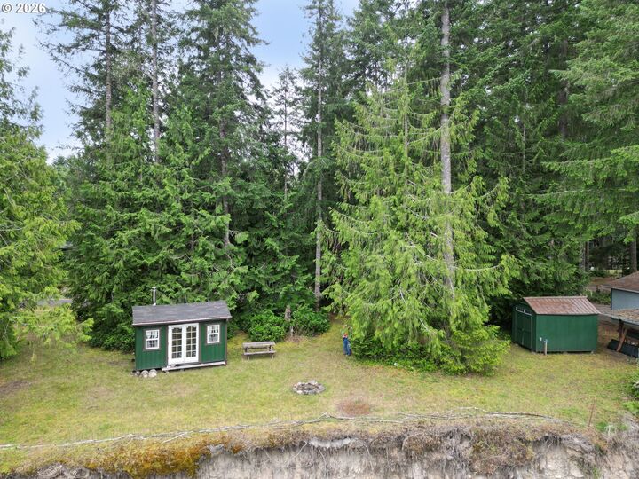 Property Photo:  224 Riverview Dr  WA 98611 