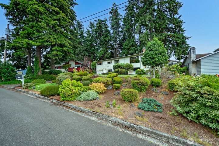 Property Photo: 143 S 297th Place WA 98003