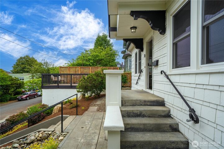 Property Photo: 1509 4th Avenue W WA 98119