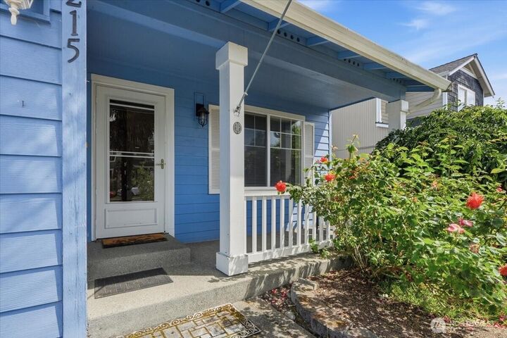 Property Photo: 15215 105th Avenue SE WA 98597