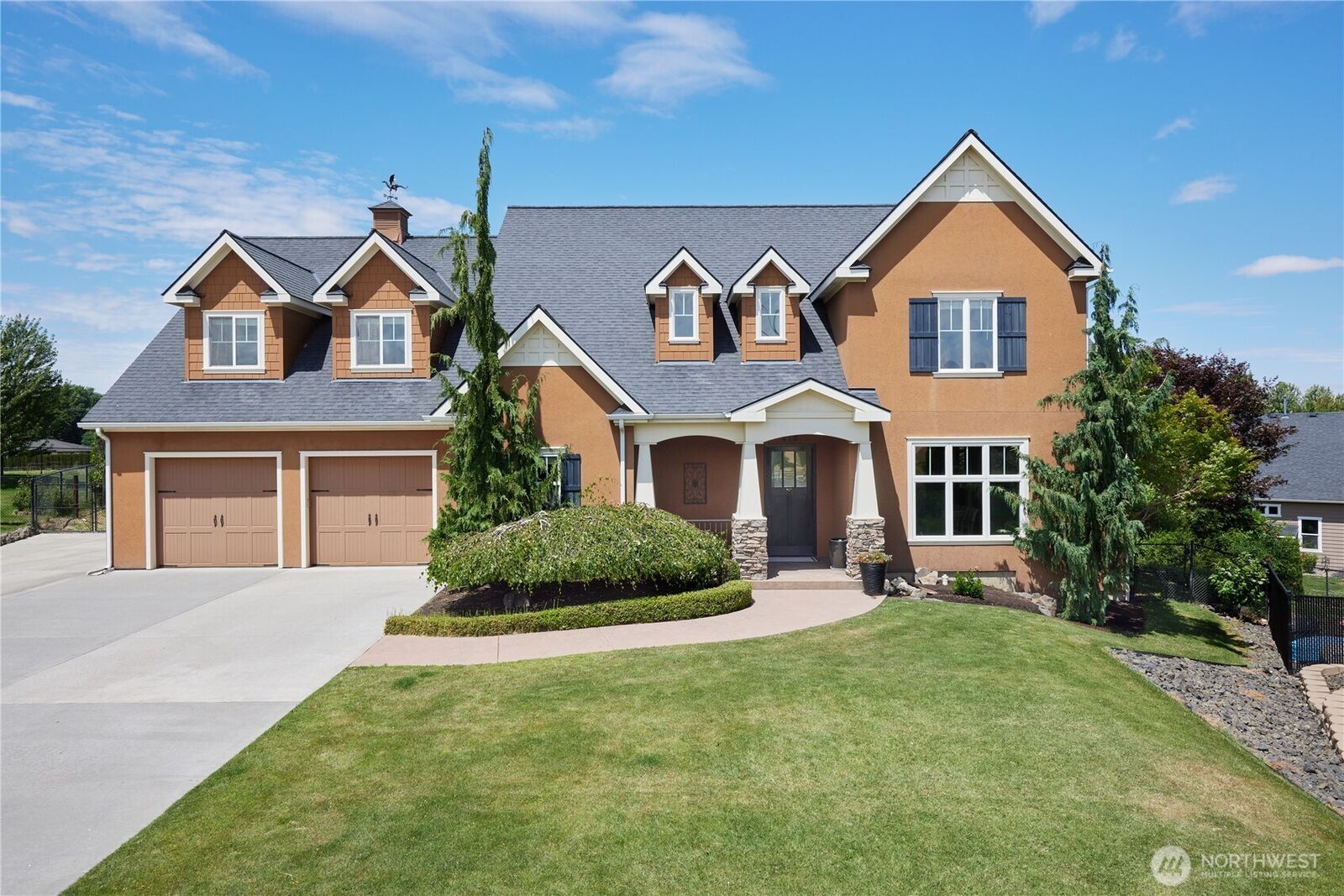 Property Photo: 412 Coyote Ridge Drive WA 99362