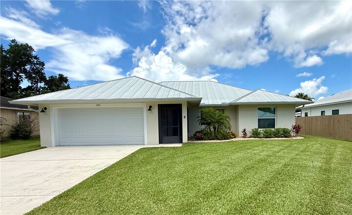 Property Photo:  1133 37th Avenue SW  FL 32968 