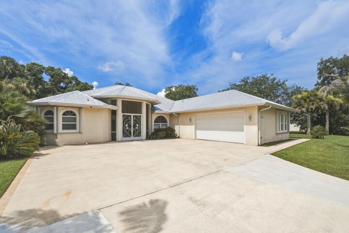 Property Photo:  2305 Winding Creek Lane  FL 34981 