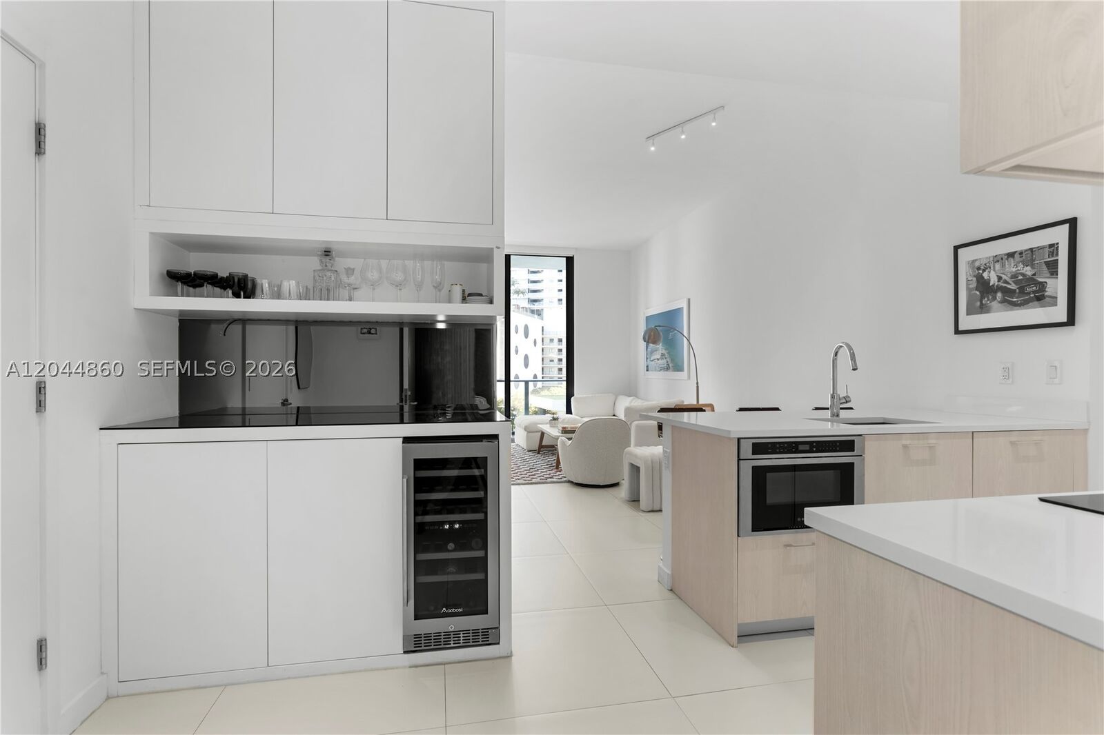 Property Photo:  501 NE 31st St 204  FL 33137 