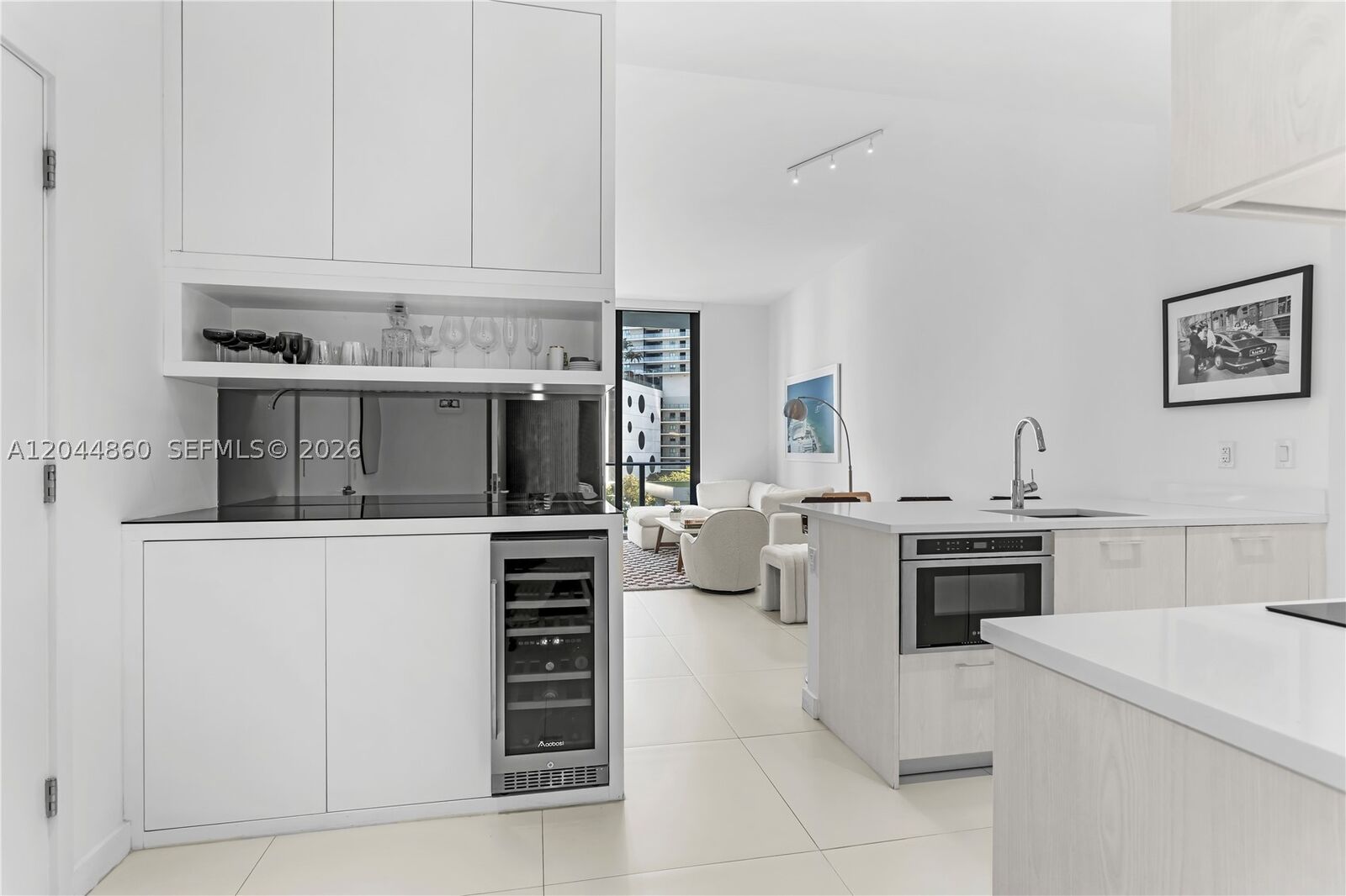 Property Photo: 501 NE 31st St 204 FL 33137