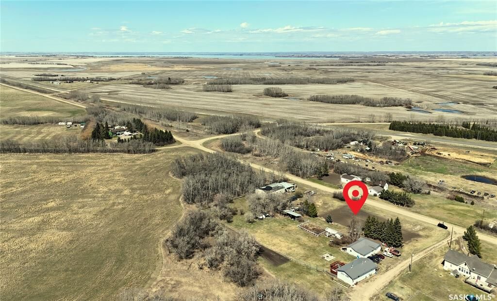 Property Photo:  25 Railway Avenue  SK S0M 1X0 