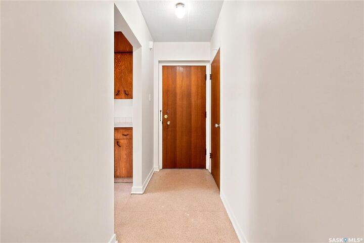 Property Photo:  2620 5th Street N 8  SK S4R 5E5 