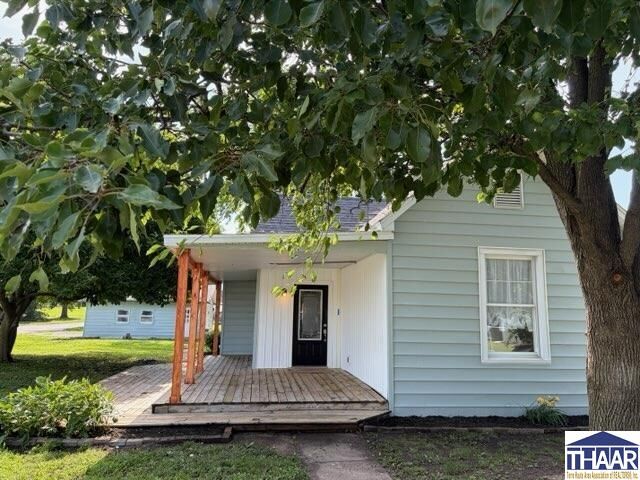 Property Photo:  304 S 6th Street  IN 47885 
