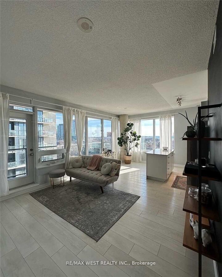 Property Photo:  55 East Liberty Street 808  ON M6K 3P9 