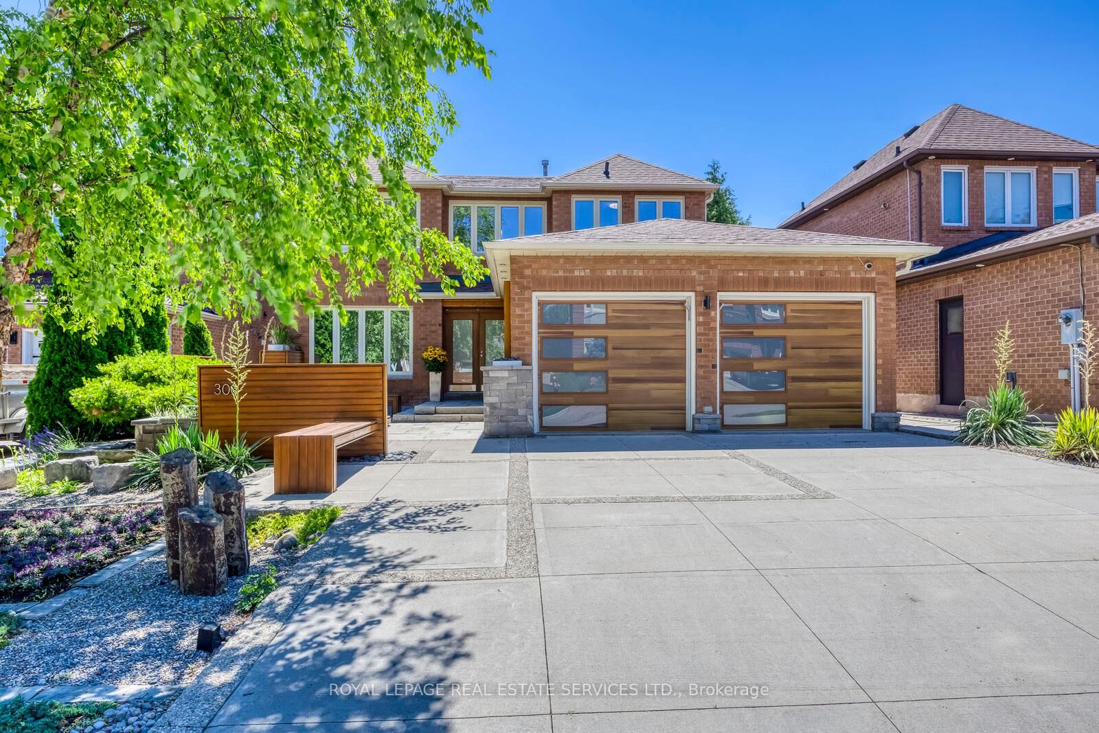Property Photo: 300 Canital Court ON L4Z 3B6