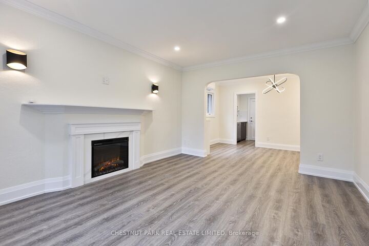 Property Photo:  4 Oriole Crescent Main  ON M5P 1L5 