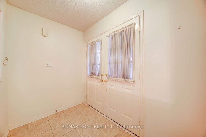 Property Photo:  175 Shepton Way Upper  ON M1V 5N4 