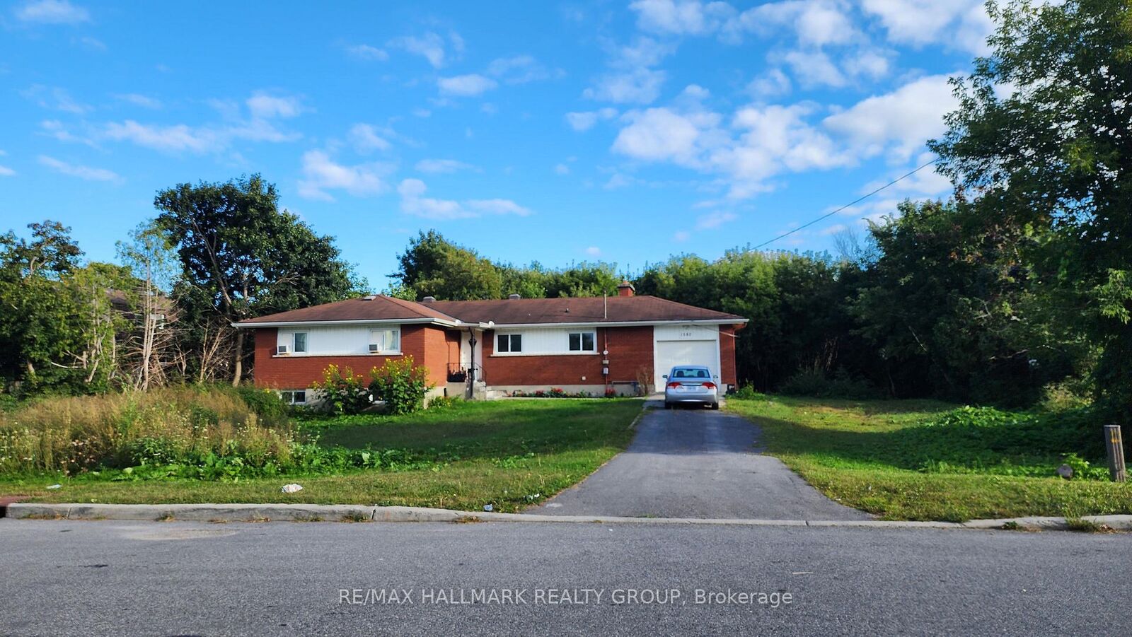 Property Photo: 1580 Goth Avenue ON K1T 1E4