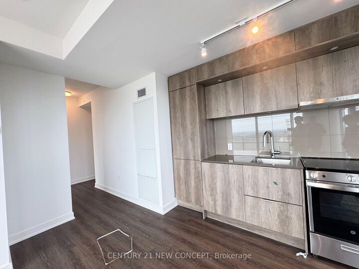 Property Photo:  448 Burnhamthorpe Road W 4711  ON L5B 0R4 