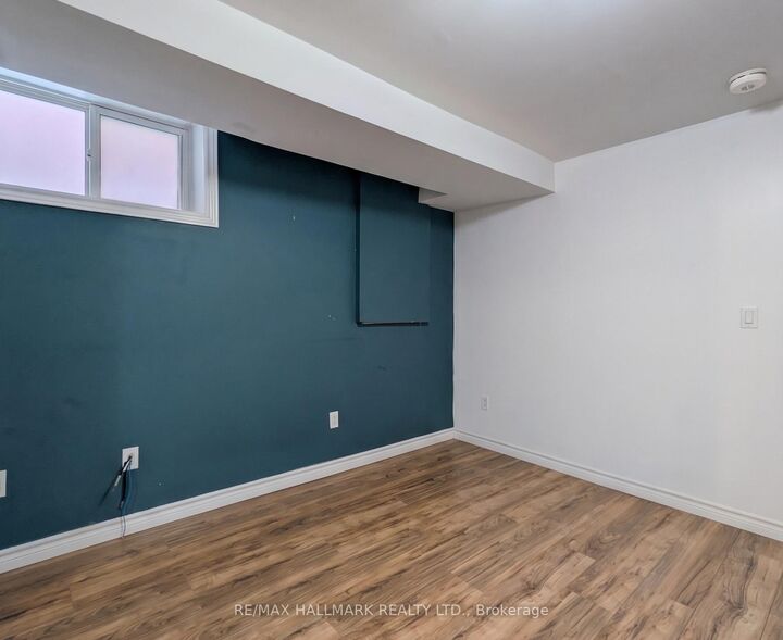 Photo de la propriété:  14 Innes Avenue 3  ON M6E 1M8 