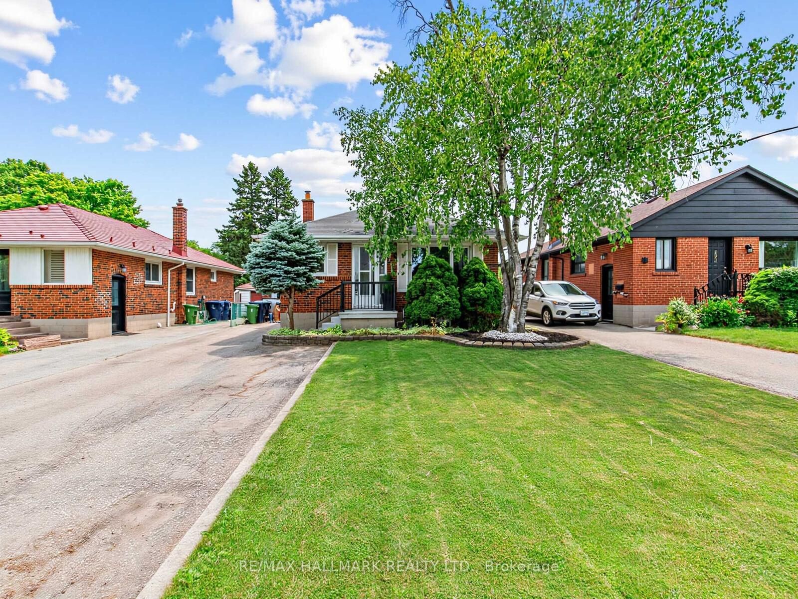 Property Photo: 7 Penworth Road ON M1R 4P2