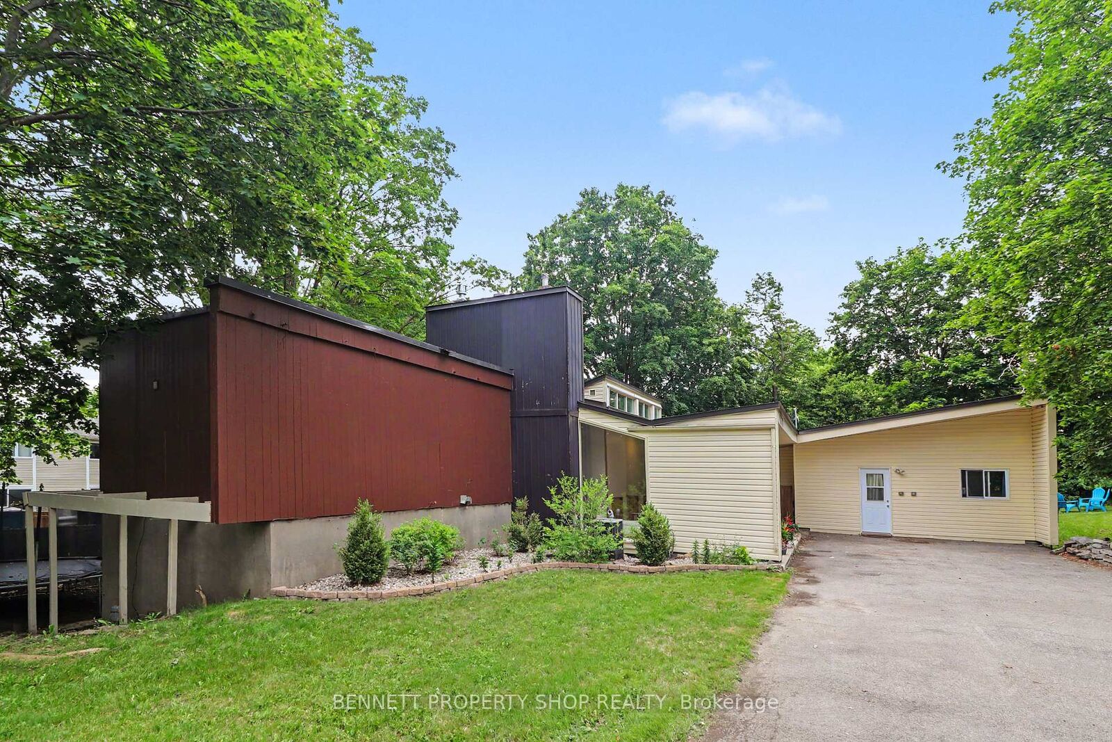 Property Photo: 1770 Montreal Road ON K1J 6N3