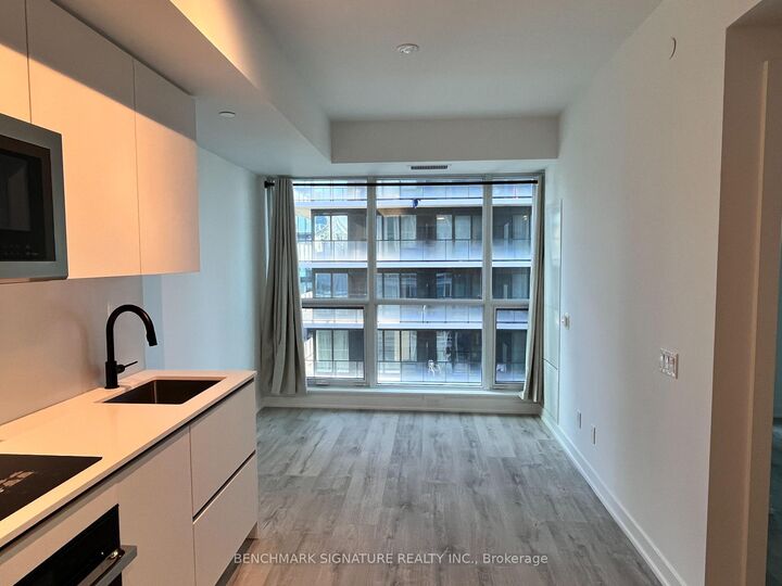 Property Photo:  327 King Street W 3504  ON M5V 0W7 