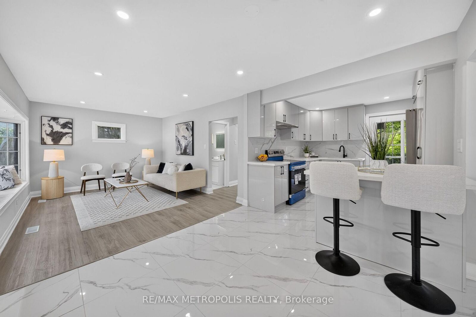 Property Photo: 208 Palmerston Avenue ON L1N 3E7