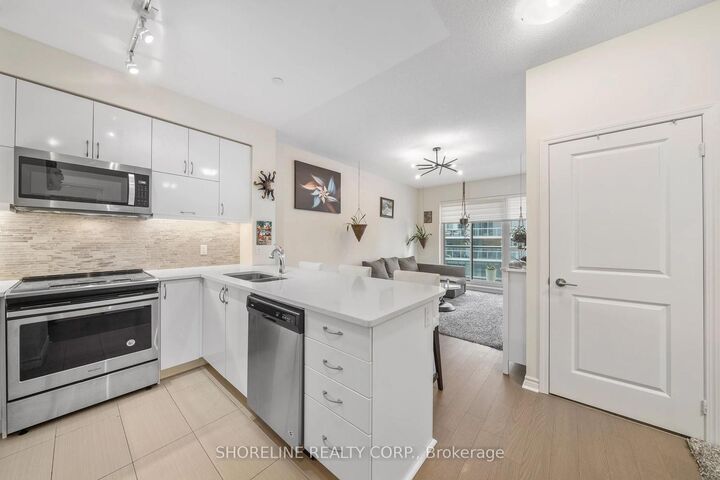 Property Photo:  39 Annie Craig Drive 1502  ON M8V 0A4 