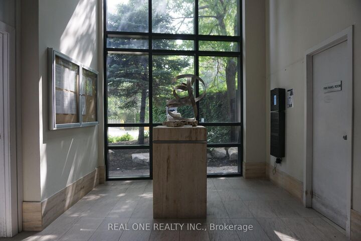 Property Photo:  330 Burnhamthorpe Road W 2801  ON L5B 0E1 