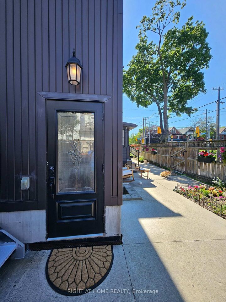 Property Photo:  263 Keele Street  ON M6P 2K1 
